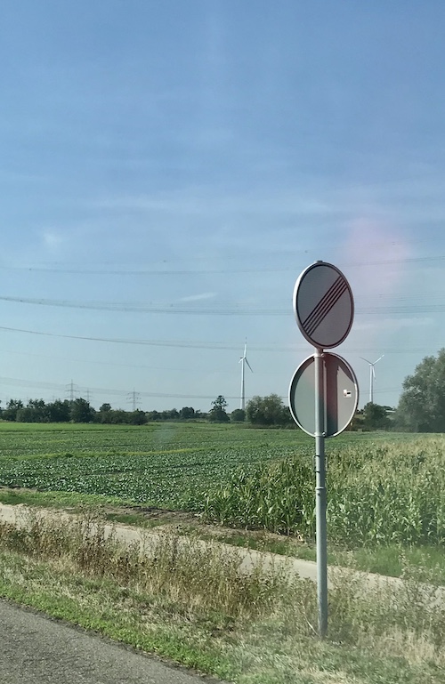 roadtrip_de_speed_sign_unlimited