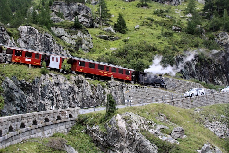 roadtrip_eiger_train