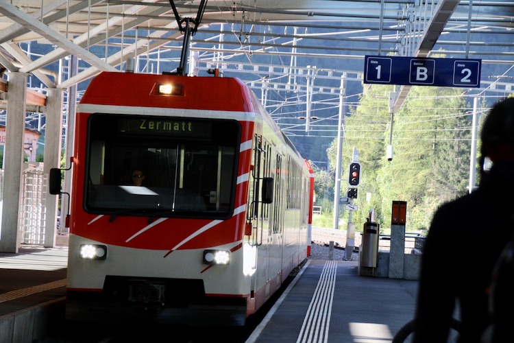 roadtrip_matterhorn_train